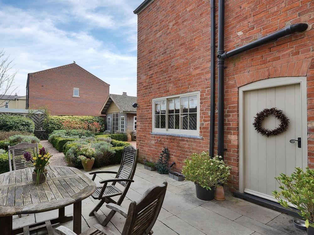 The Hollies Hotell Newark upon Trent Exteriör bild